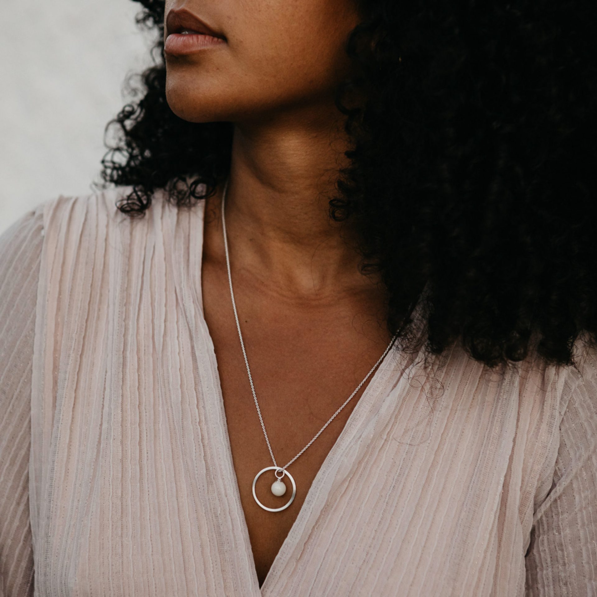 Halskette-Muttermilch-Leilani-lange-Kette-Perle-aus-Muttermilch-Schmuck-für-Mütter