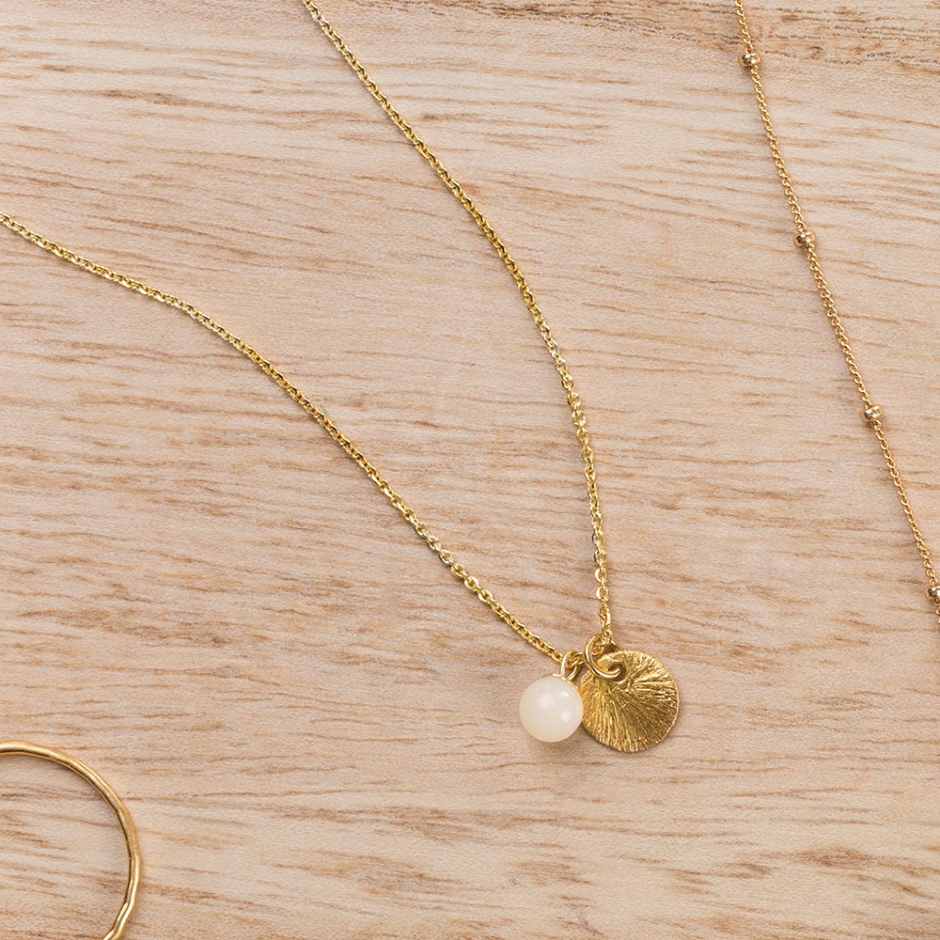 Muttermilchschmuck-Halskette-Muttermilchperle-Nana-Mama-Gravurplättchen-gebürstet