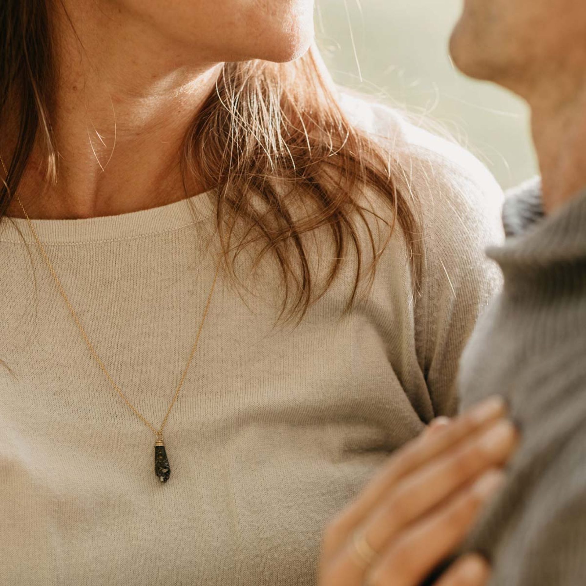 Erinnerung Halskette Anhänger Tropfenform Schmuck aus der Schweiz Damen Herren