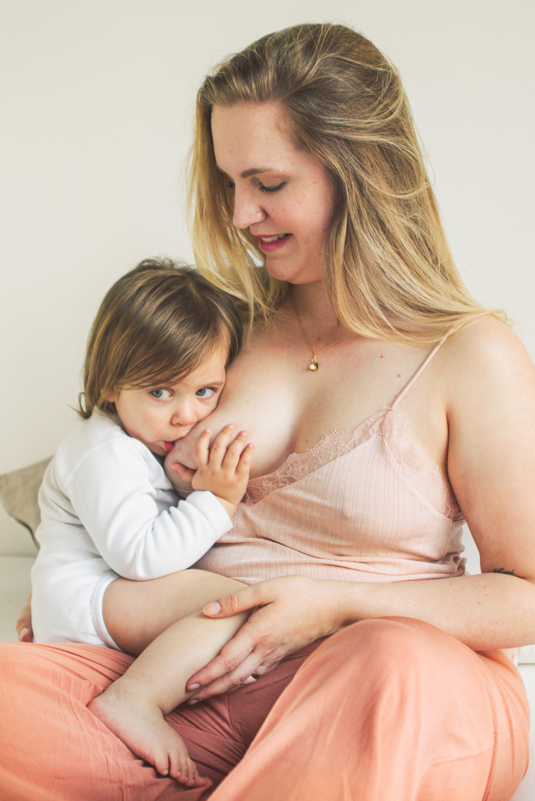 Stillen Mütter Erfahrungsbericht Stillen Schweiz Erfahrungen Muttermilch Stillende Mutter