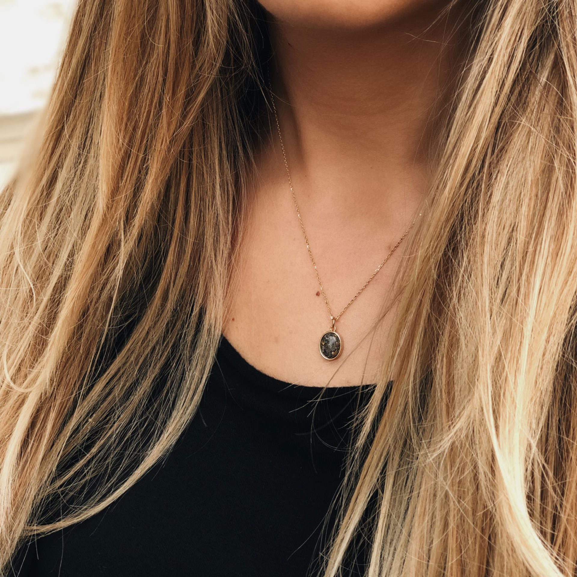 Halskette Mavi - Gedenkschmuck aus Asche für Damen & Herren