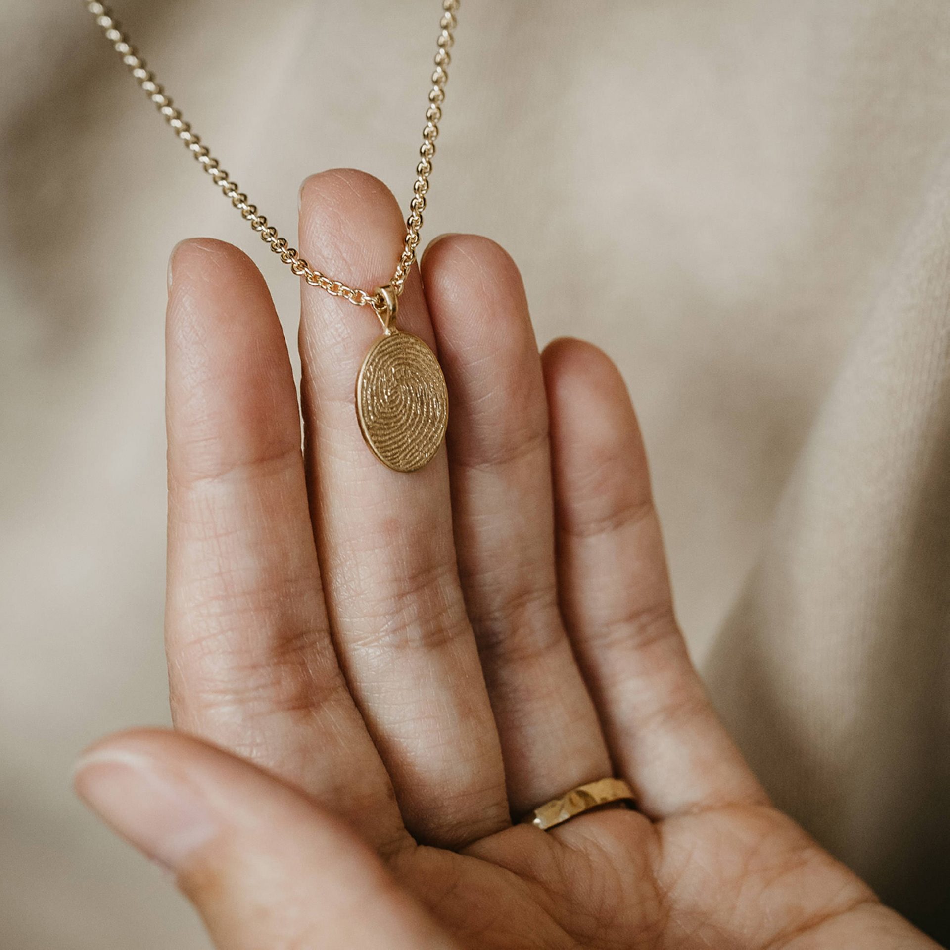 Kettenanhänger Oval mit Gravur Fingerabdruck personalisiert