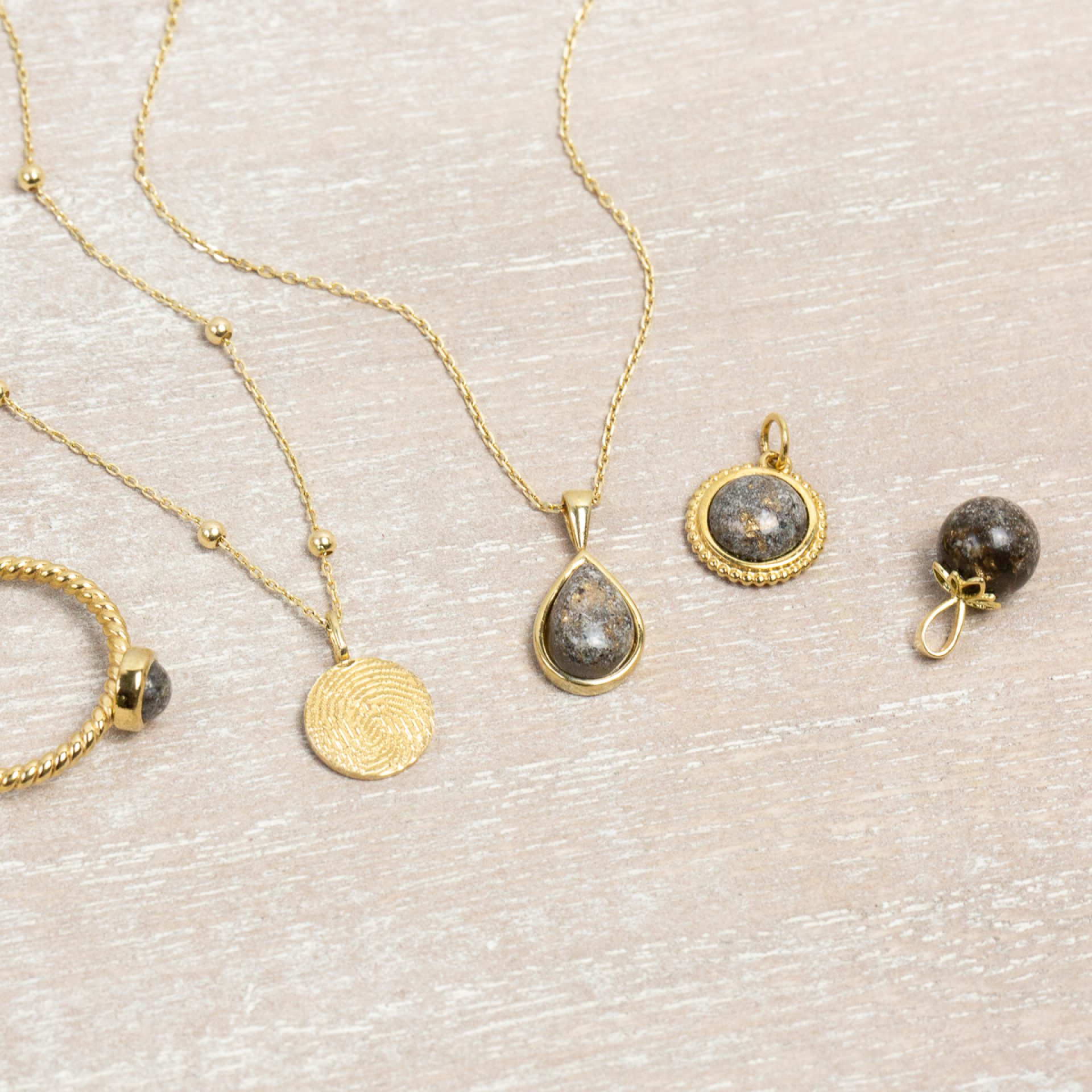 Tierasche Schmuck Kette Anhänger Schweiz Gold 750