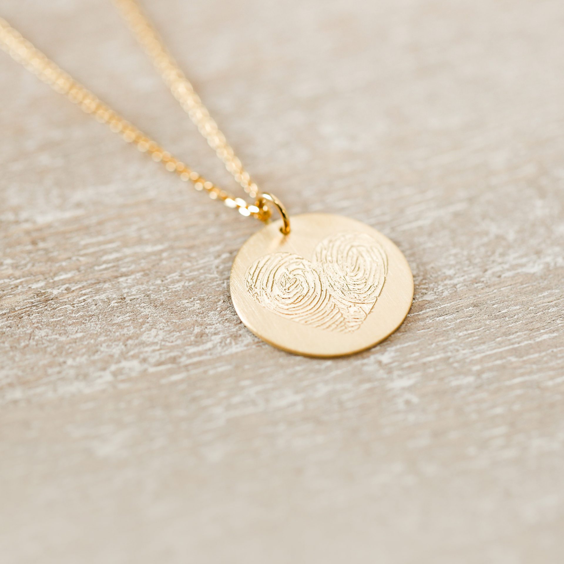 Gravurkette personalisiert für Frauen und Männer