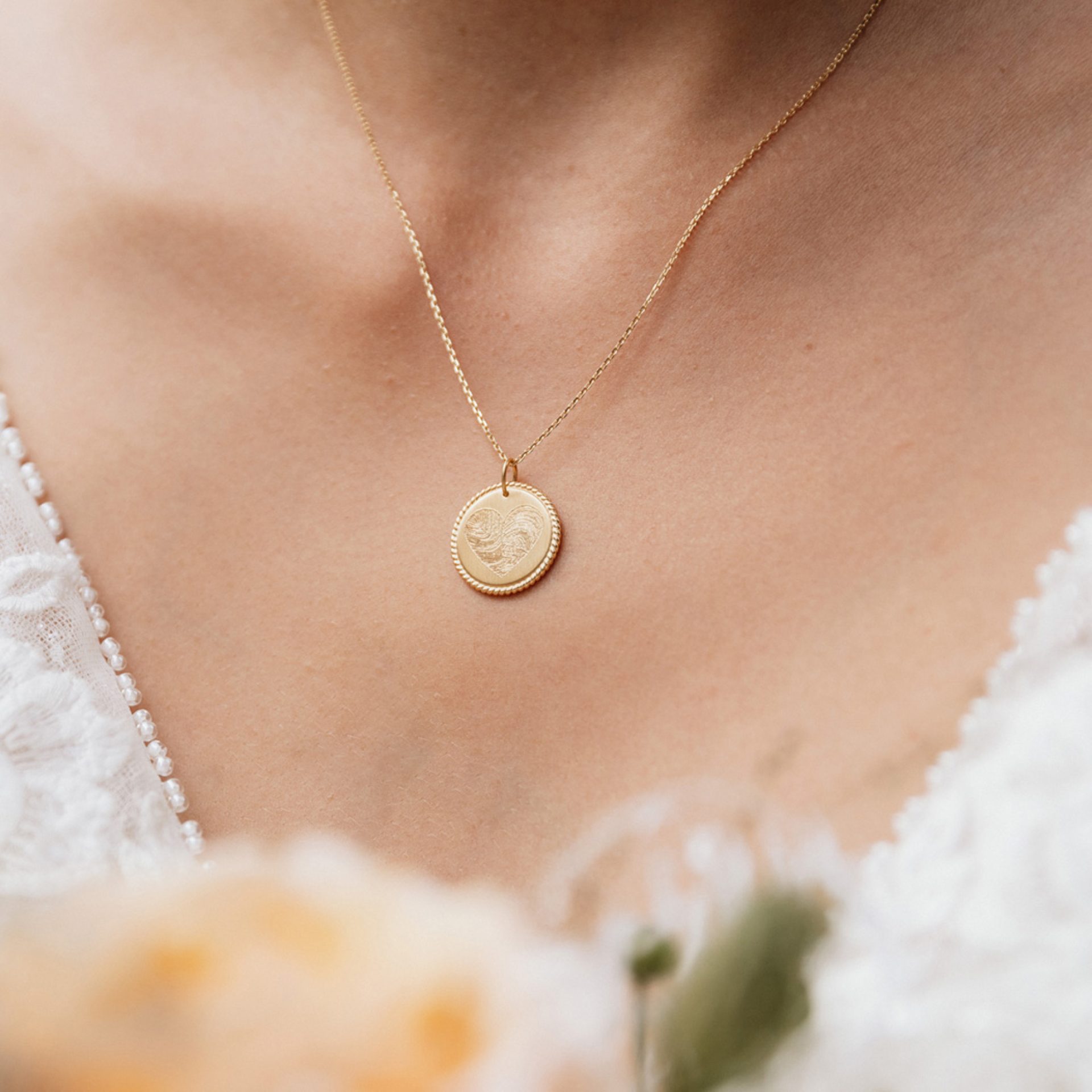Gravurkette Fingerabrücke Herz personalisierter Schmuck Atelier Miah