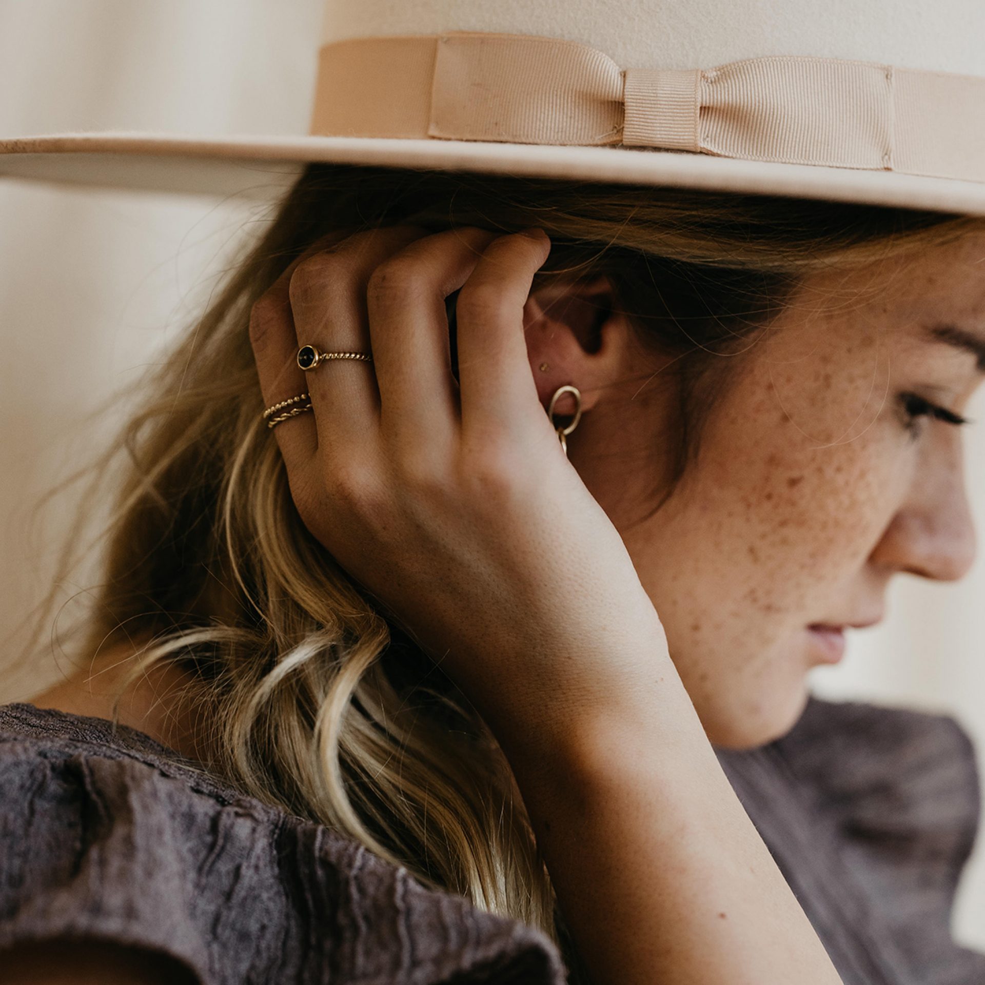 Ring für Damen aus Asche oder Haar von Menschen oder Tieren als Erinnerung