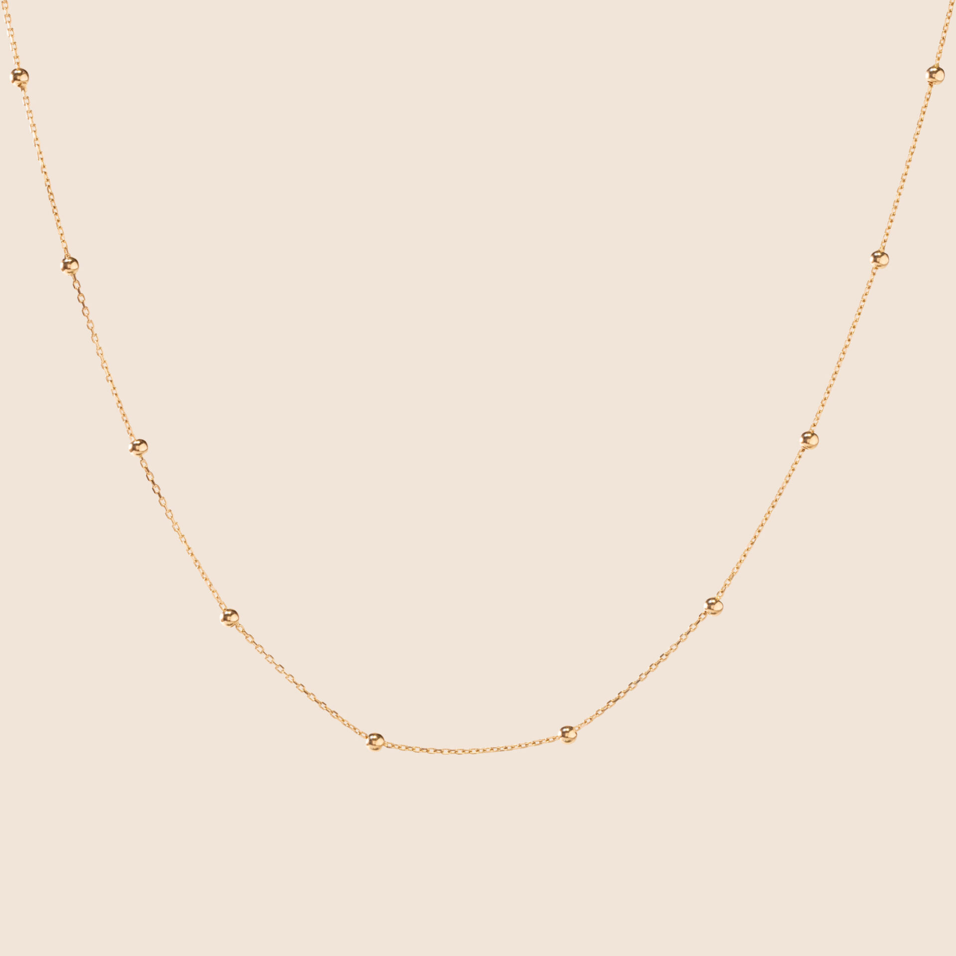 Filigrane Halskette Kugeln, 2 cm Kugelabstand, 2,2 mm Kugelgrösse, 925 Silber Kugelkette, 18 Karat Gelbgold Schmuck, Weissgold Halskette, Karabinerverschluss, Eleganter Schmuck, Vielseitige Kugelhalskette, Edelmetall Schmuck, Feine Silberkette, Luxuriöse Goldkette, Damen Halskette, Hochwertige Schmuckkollektion, Elegantes Accessoire.