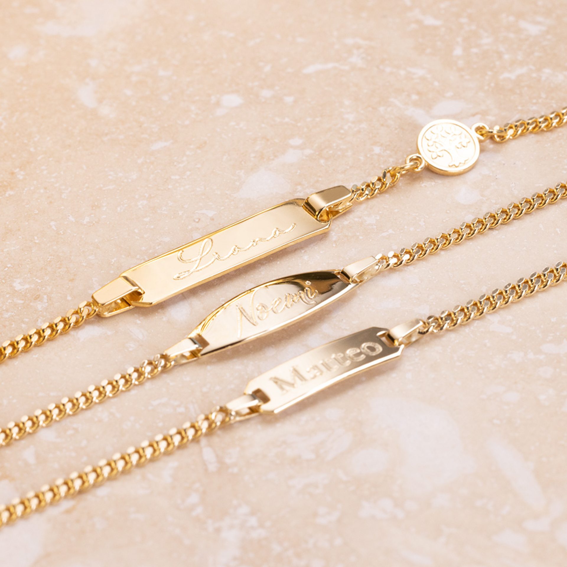 Kinderarmkette Taufkette Echtgold persönliche Gravur rechteckige Gravurplatte und Lebensbaum personalisieren