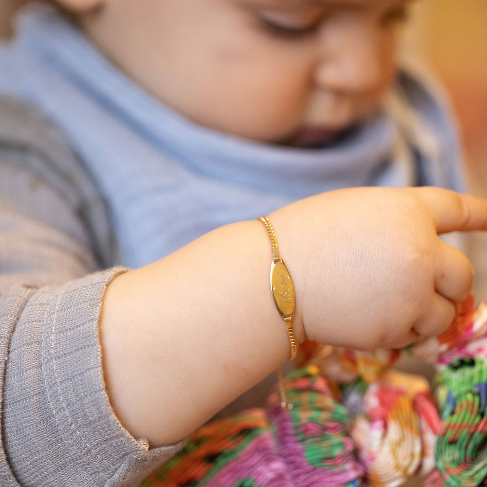 Baby Bracelet ovale Gravurplatte Echtgold Taufkette