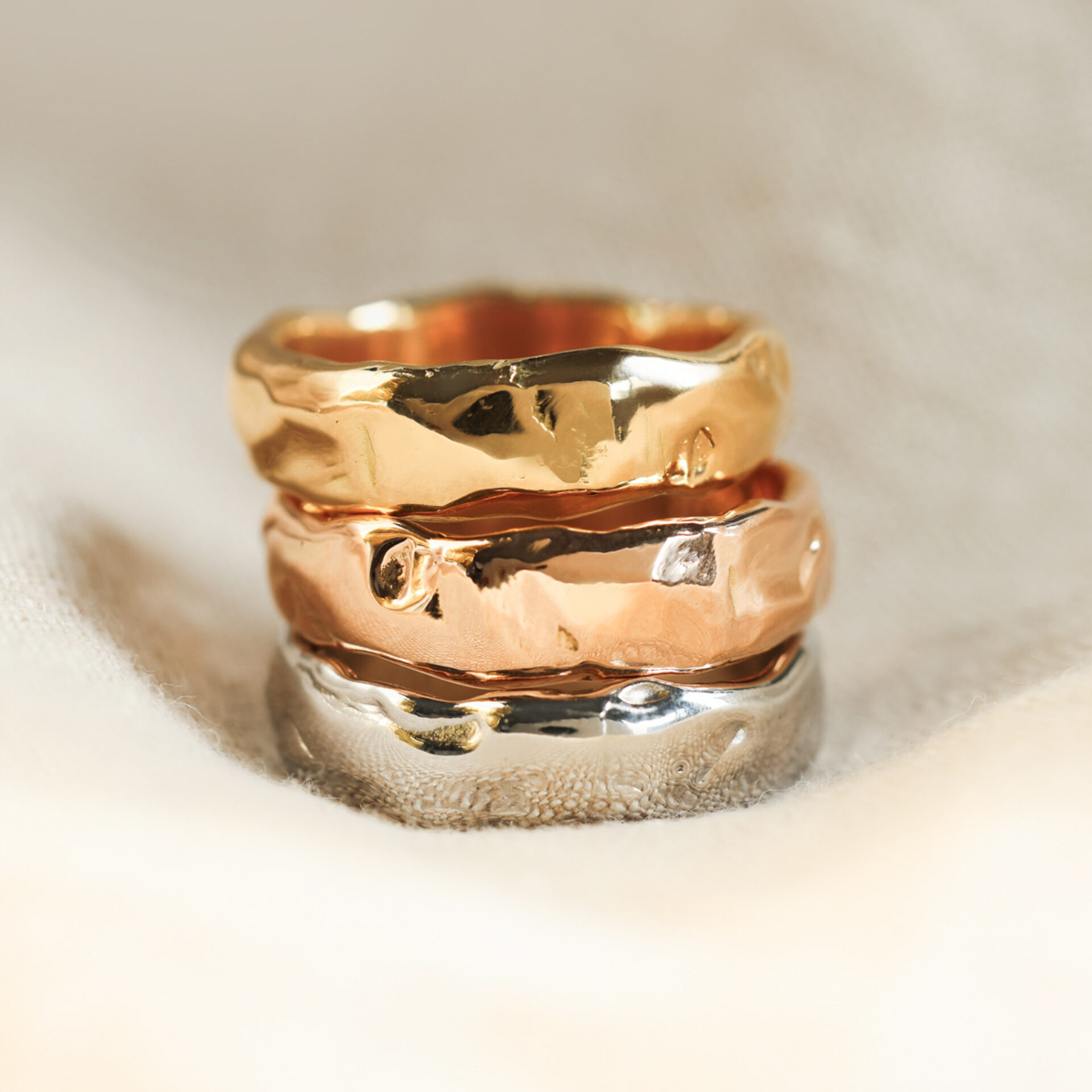 Organisch geformte Eheringe Rosegold Gelbgold Weissgold Herrenring