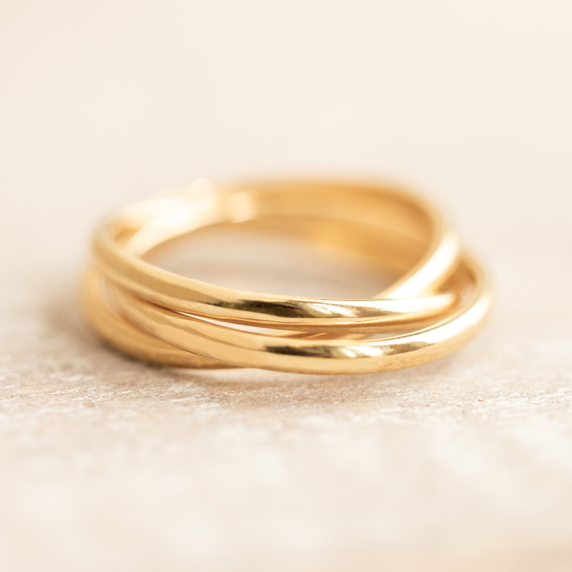 Trinity Ring aus der Schweiz aus 18 Karat Gold 750 mit Gravur Ehering